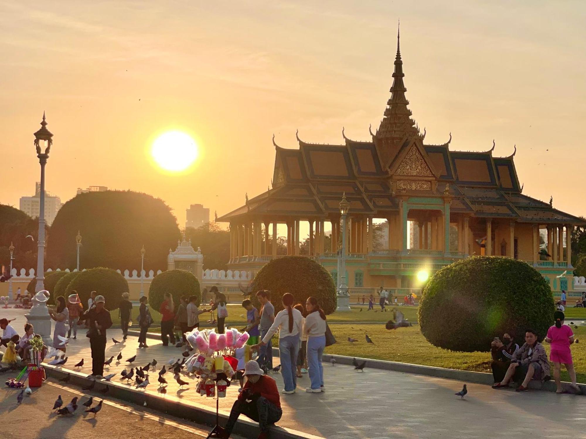 Rs Central Apartments - 200M To Royal Palace Phnom Penh Exterior foto